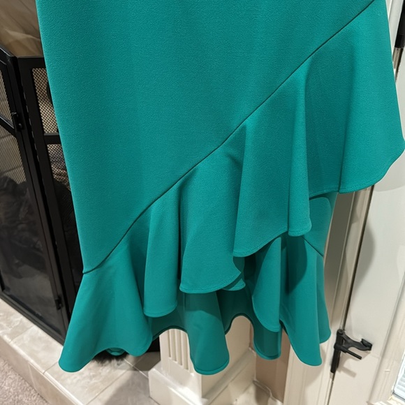 Calvin Klein. Size 2 - Picture 2 of 4